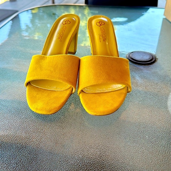 Women slippers - Picture 1 of 5